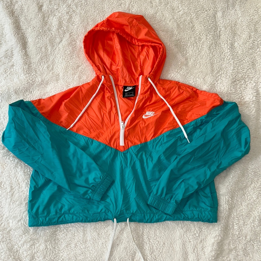 Nike windbreaker small 😍